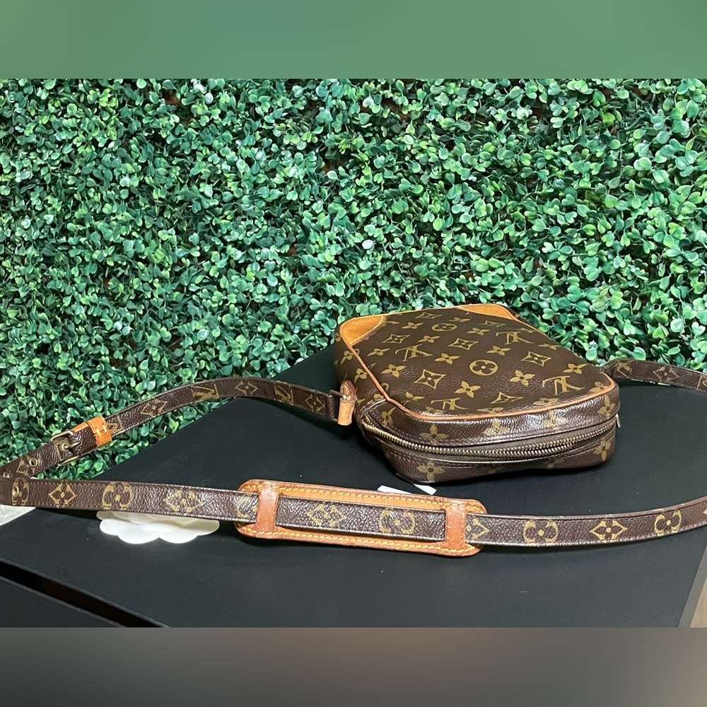 Louis Vuitton - Vintage Danube Monogram Canvas Crossbody Bag - 2002 - Picture 15 of 16